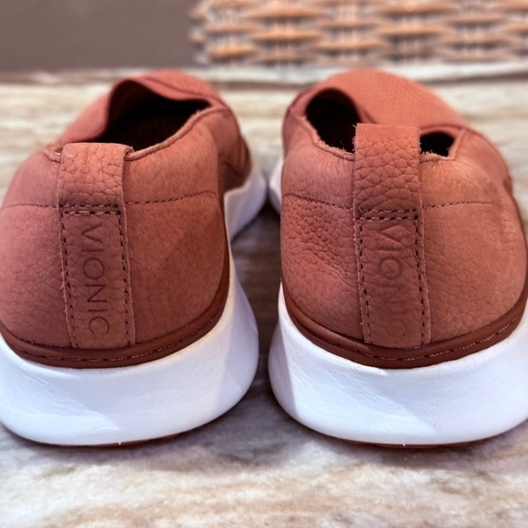 Women’s VIONIC Roxan rose leather sneakers. Size 8.5 - Picture 3 of 8